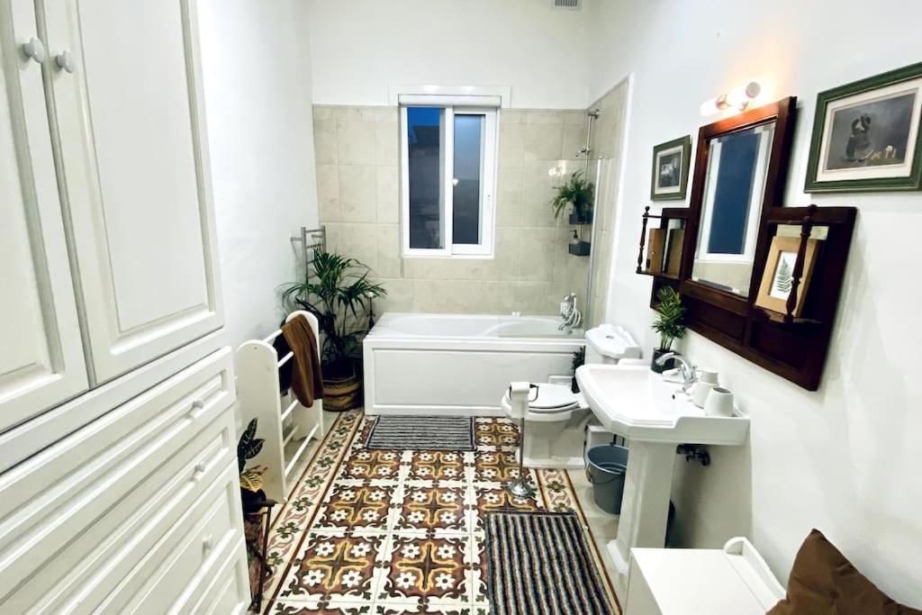 Free Breakfast, Pool, Spacious Aircon Hideaway Apartment Моста Екстериор снимка