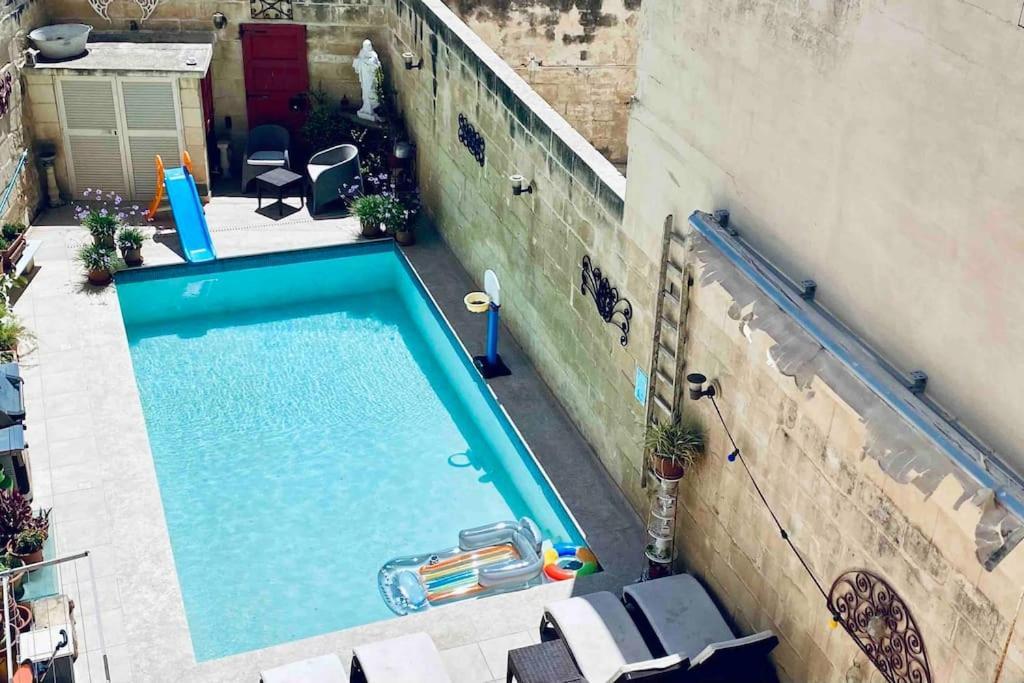 Free Breakfast, Pool, Spacious Aircon Hideaway Apartment Моста Екстериор снимка