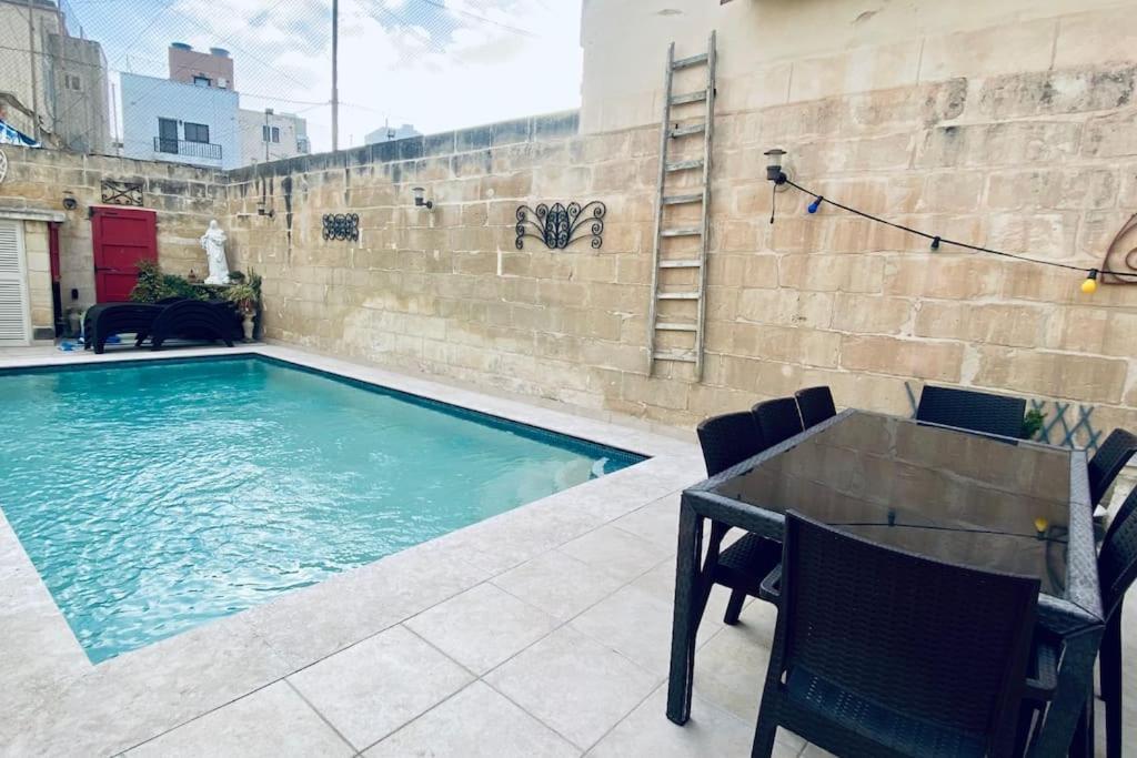 Free Breakfast, Pool, Spacious Aircon Hideaway Apartment Моста Екстериор снимка