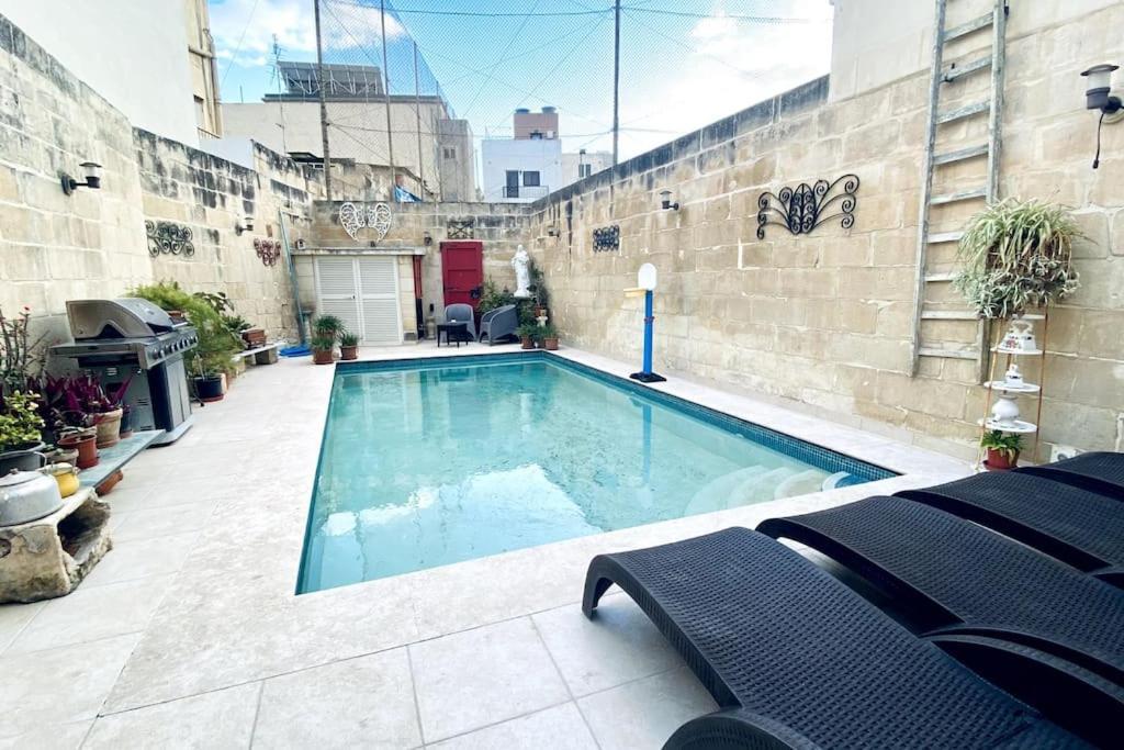 Free Breakfast, Pool, Spacious Aircon Hideaway Apartment Моста Екстериор снимка