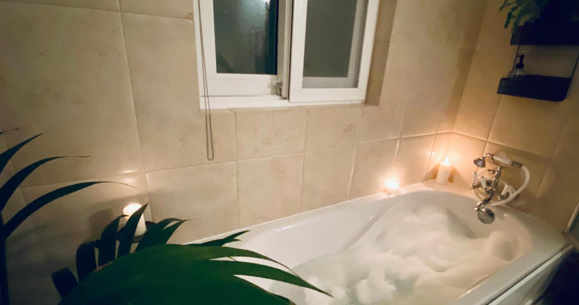 Free Breakfast, Pool, Spacious Aircon Hideaway Apartment Моста Екстериор снимка