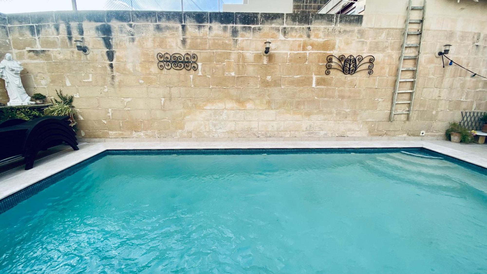 Free Breakfast, Pool, Spacious Aircon Hideaway Apartment Моста Екстериор снимка